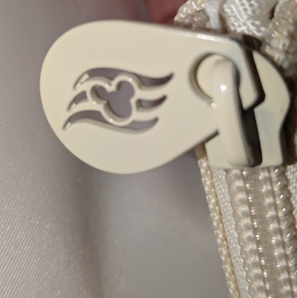 Disney Cruise Line Castaway Club tote bag - Picture 4 of 6